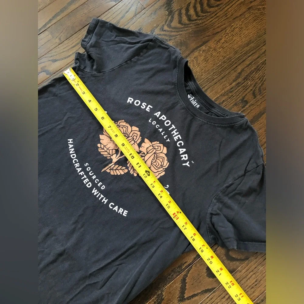 Schitt’s Creek Women’s M Dark Gray “Rose Apothecary” Store Logo Graphic T-Shirt - Picture 6 of 9